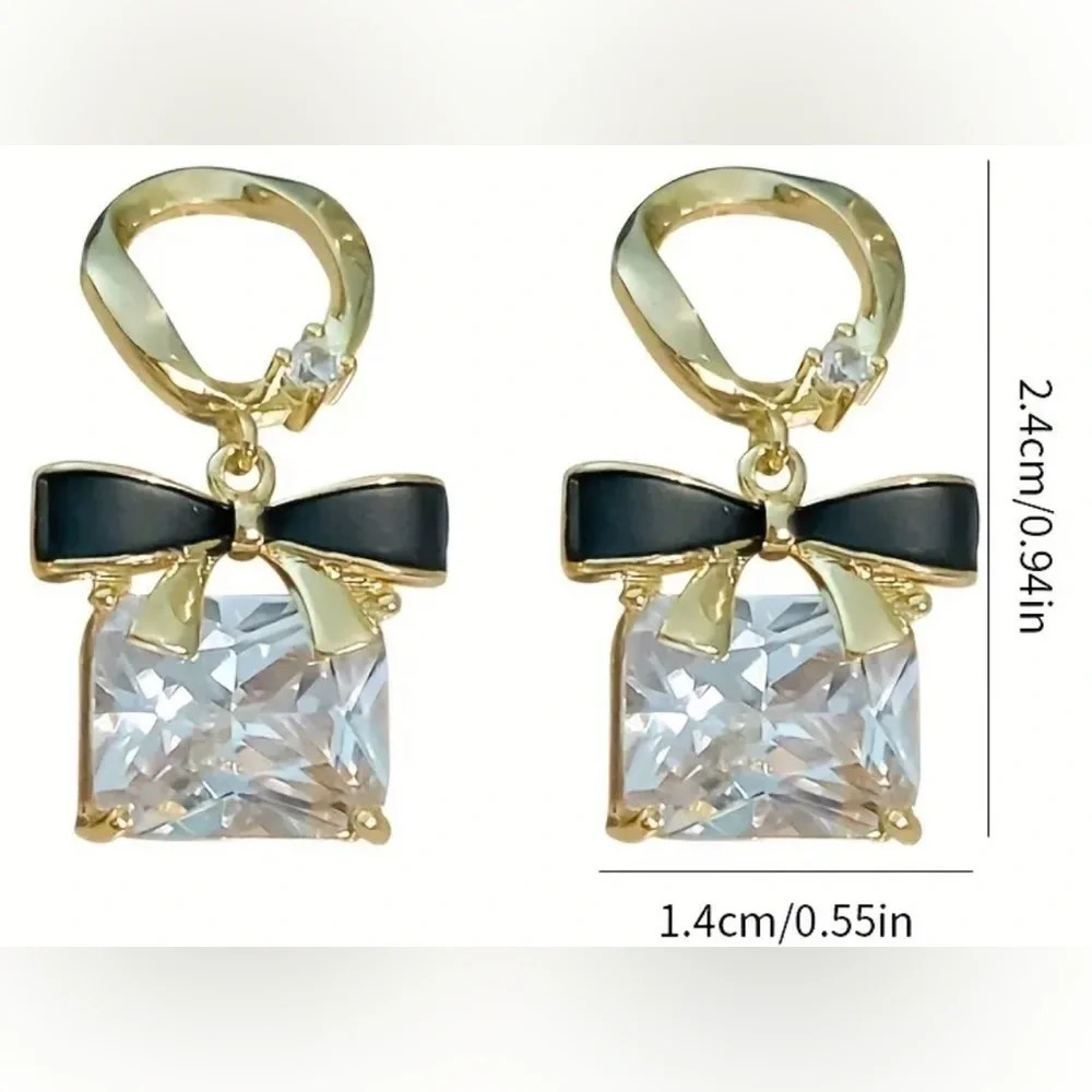 Goldtone bow and diamond rhinestone earrings. - Picture 2 of 3